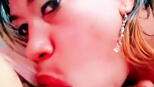 Delicius baby-mädchen giv mich blowjob Auto fahren, sie isst all meinen schwanz und will viel meine eier melken, Liebling