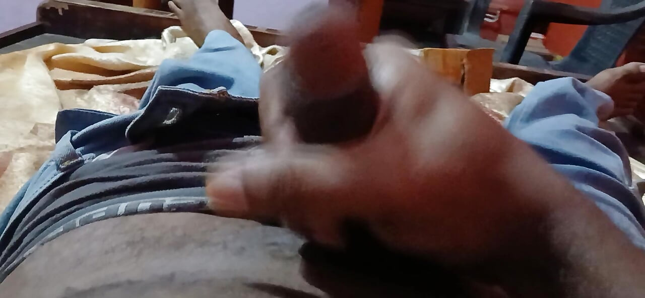 Amateur solo dick stroking session in bedDaddy dick amateur masturbation hand job Big Daddy dick