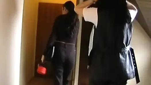 İki amatör Alman kız birlikte duş alıyor