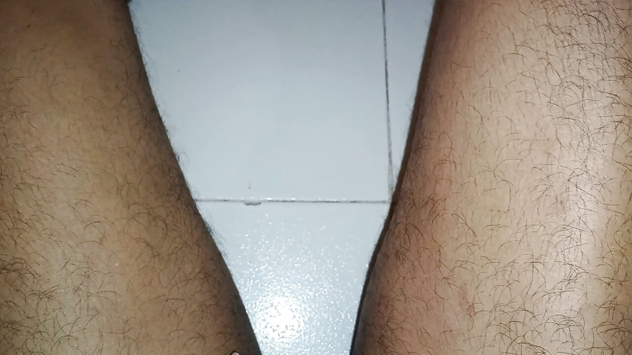 O meu pau pequeno até gozar