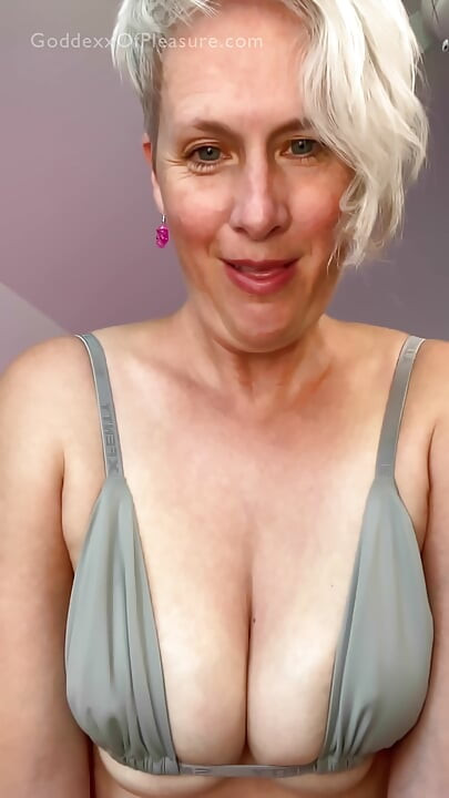 StepMommy Uses Your Face For Her Pleasure - JOI COUNTDOWN