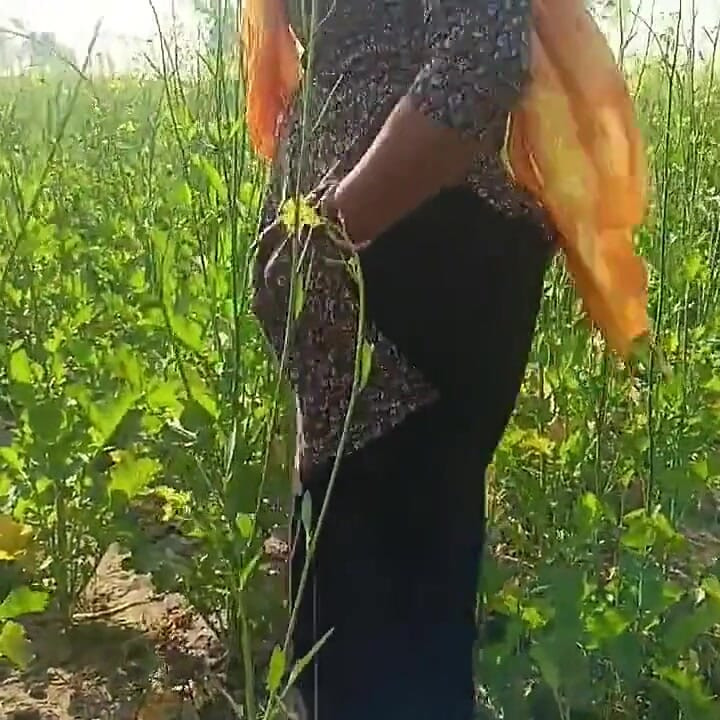 Desi Village Bhabhi Fucked by Devar in Outdoor