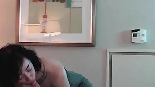 Супер сексуальная миниатюрная татуированная тинка сосет член - подборка 2