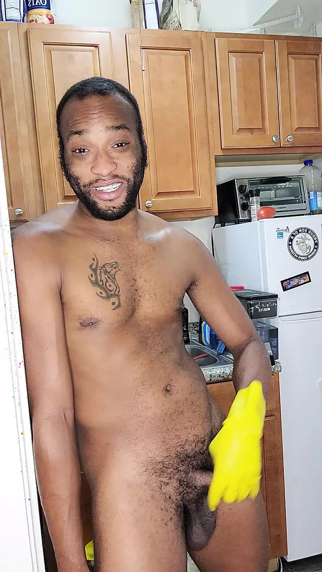 Kenniejai Cleans in the Nude!!