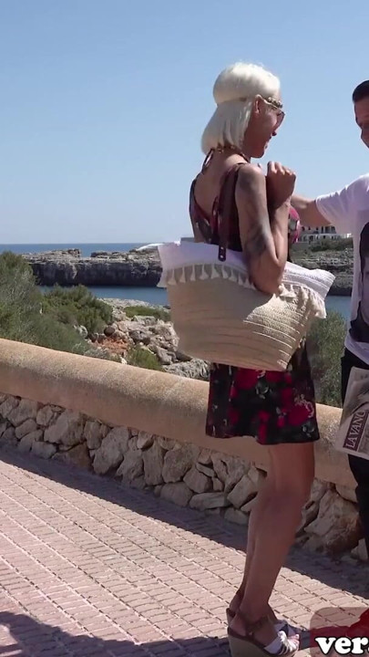 Turistă germană futută public pe stradă în Mallorca | Clipul 1