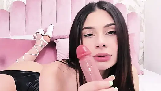 Cewek ini nyepong kontol dan disepong habis-habisan sama kontol besar