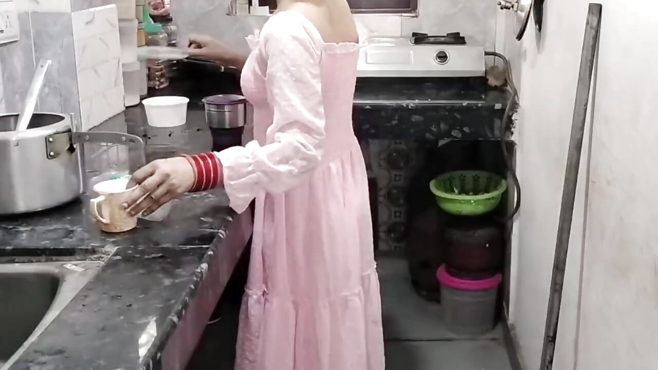 Little step sister ki chuchi daba daba kar choda