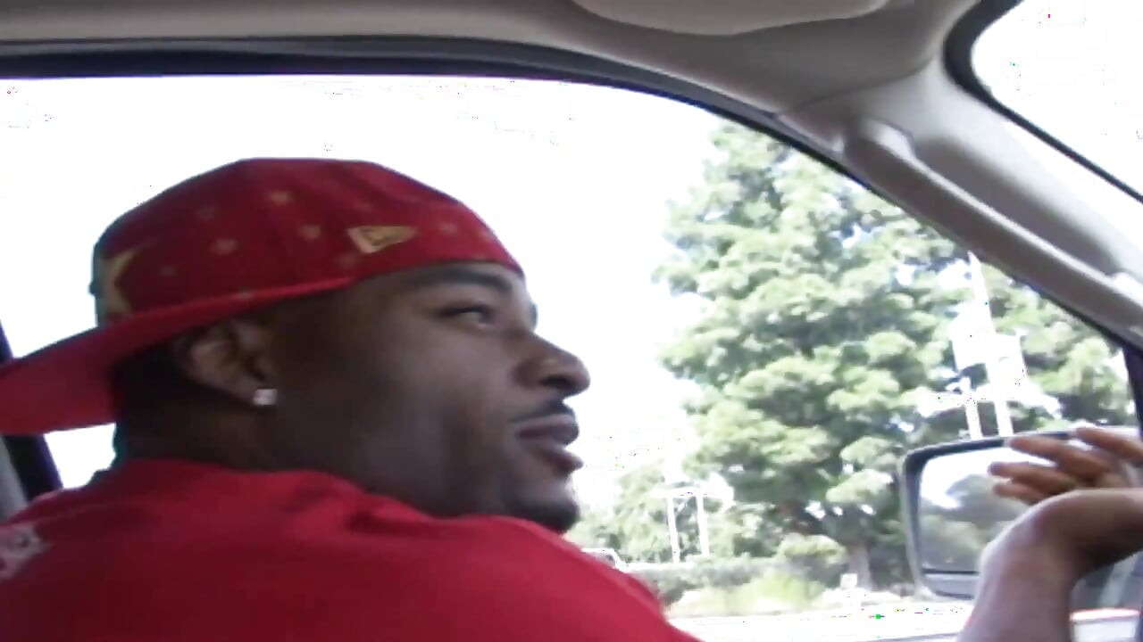 Wunderschöne milf bekommt ihre muschi von dem großen schwarzen schwanz des typen geknallt