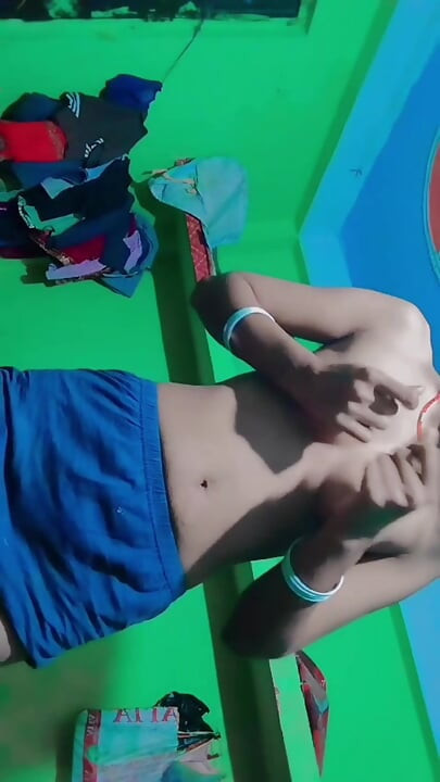 Desi girl fingering hard in pussy till piss