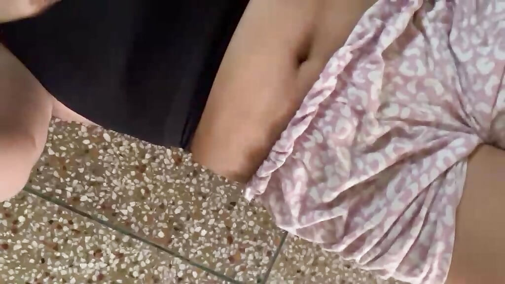 Quem é que me quer foder? Estou cheia de tesão por um pau grosso!