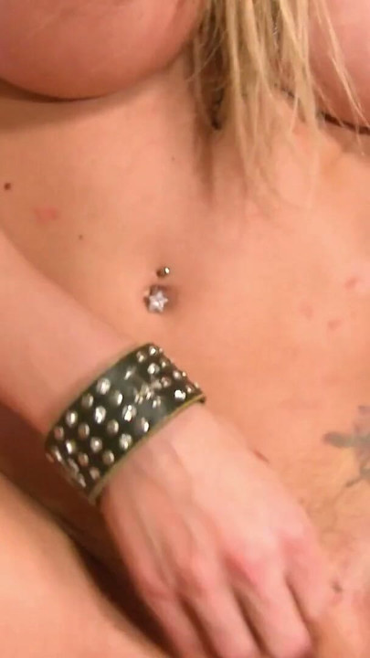 Tetas perfectas, rubia super hot Brooke Banner tiene múltiples orgasmos, cabalga una verga grande incluso después de que el tipo se corrió con un cumshot | Clip 3