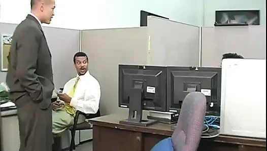 Tante seksi rambut pirang ini dientot habis-habisan sama kontol besar