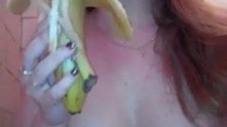 Любительница бананов