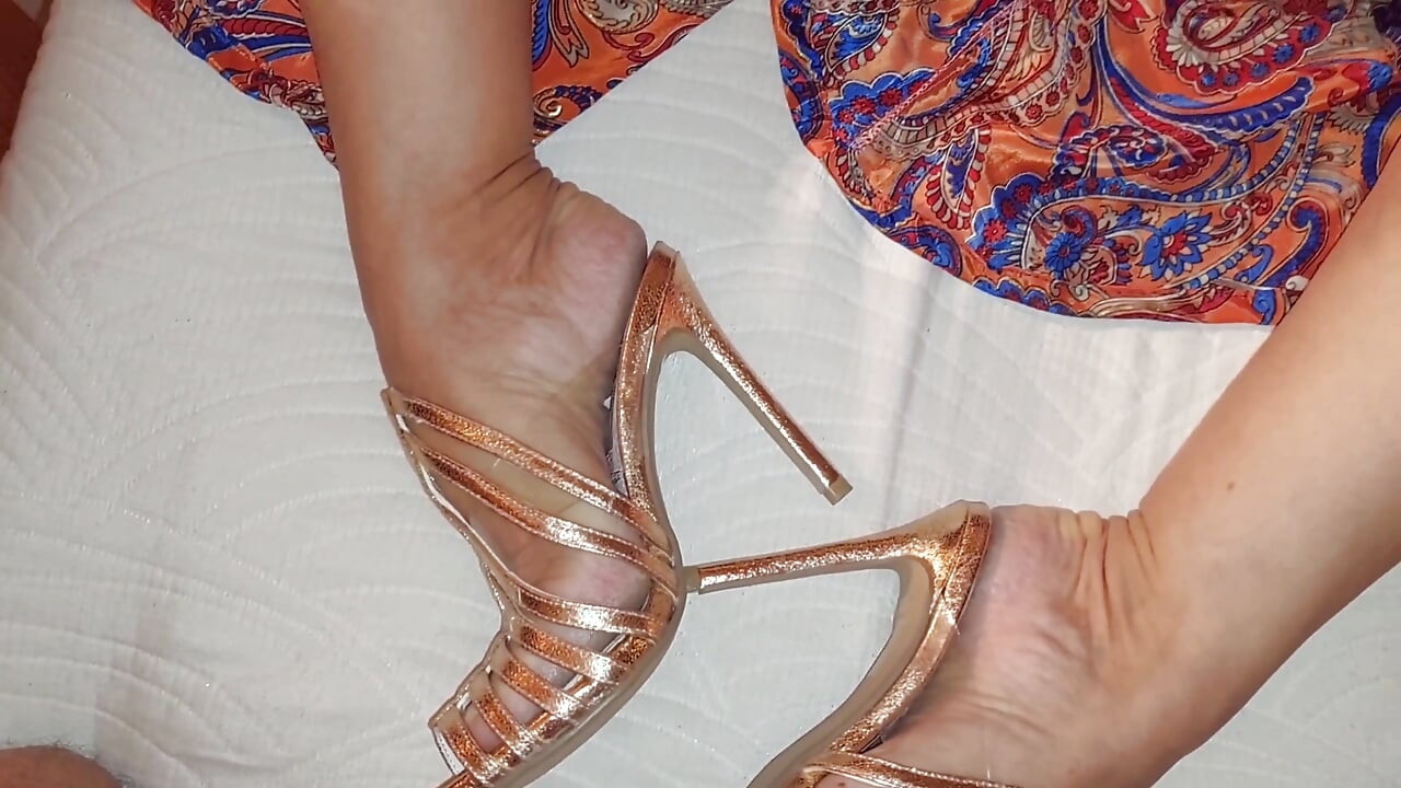 Selena's Feet Worship and Posing in Heels