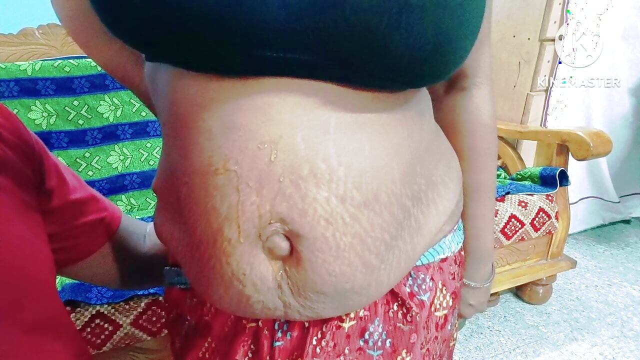 Vrući pupak komšinice tetke pušenje sa medom od strane desi dečka - tamilski prljavi razgovor sa glasnim stenjajućim