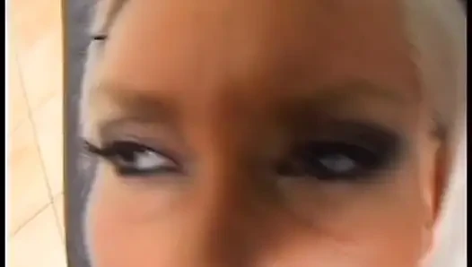 Si cantik imut dengan pantat montok lagi asik fingering memeknya sebelum dientot habis-habisan
