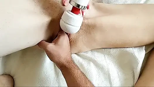 Azgın seksi evli kadın ilk kez mükemmel sıkı amcıkla yumruk sokmayı deniyor