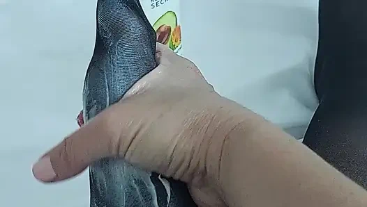 SCHWARZE STRUMPFHOSE MIT VIEL KOSMETIK