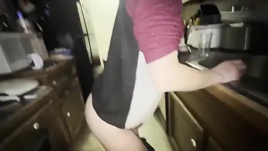 Ich habe diese straßen-hure in jedem zimmer gefickt!