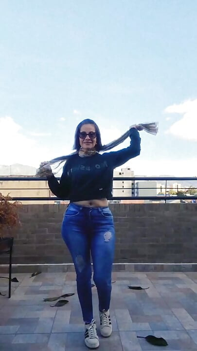 Σέξι Milf Stepmon διασκεδάζει στο μπαλκόνι