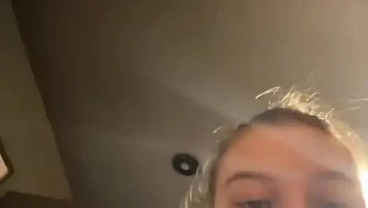 Jucielussie cumming in the gym