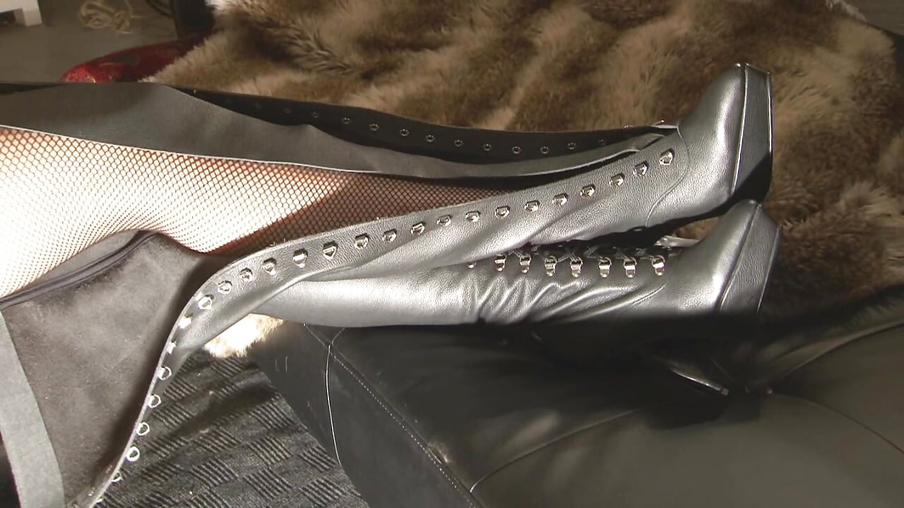 Lacing up My New Leather Thigh High Boots - HD!
