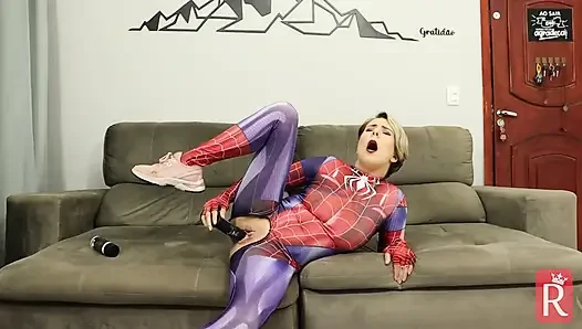 Örümcek kız anal oyuncakla sikişiyor