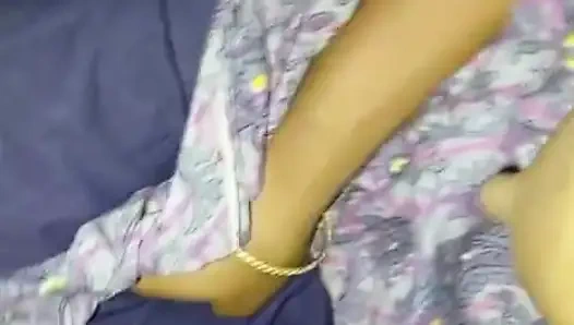 "Aku menyetubuhi ibu tiri keponakanku di depannya.