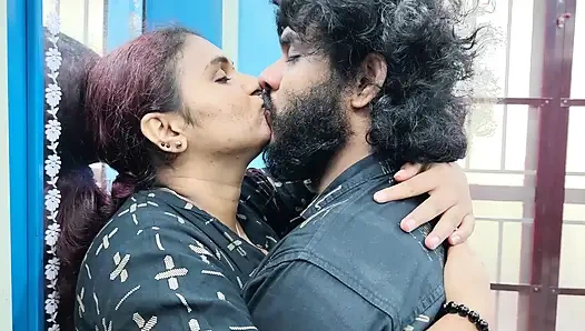 Dil öpücüğü ile ateşli dudak kilidi