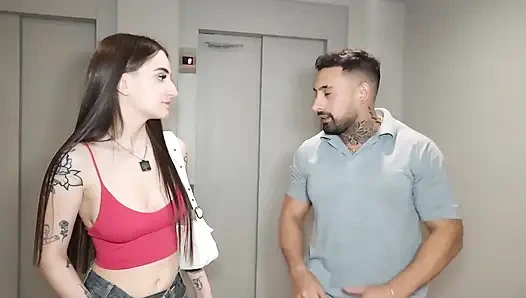 Сексуальный контент-креатор — её первый опыт в тройничком