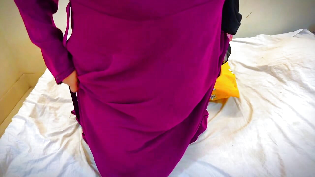 Muslim Moti Gand Vali Ladki Bistar Par chudai apna pati ko friend