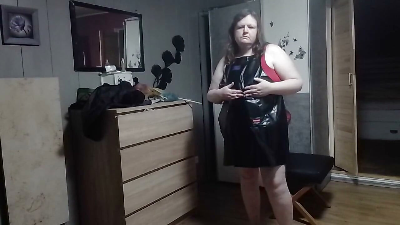 Fekete lakk kötény