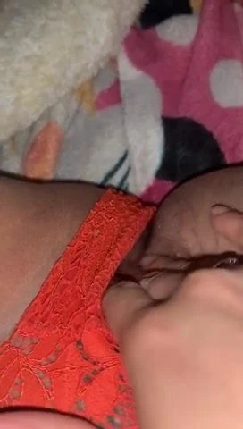 Masturacion   con pantie roja