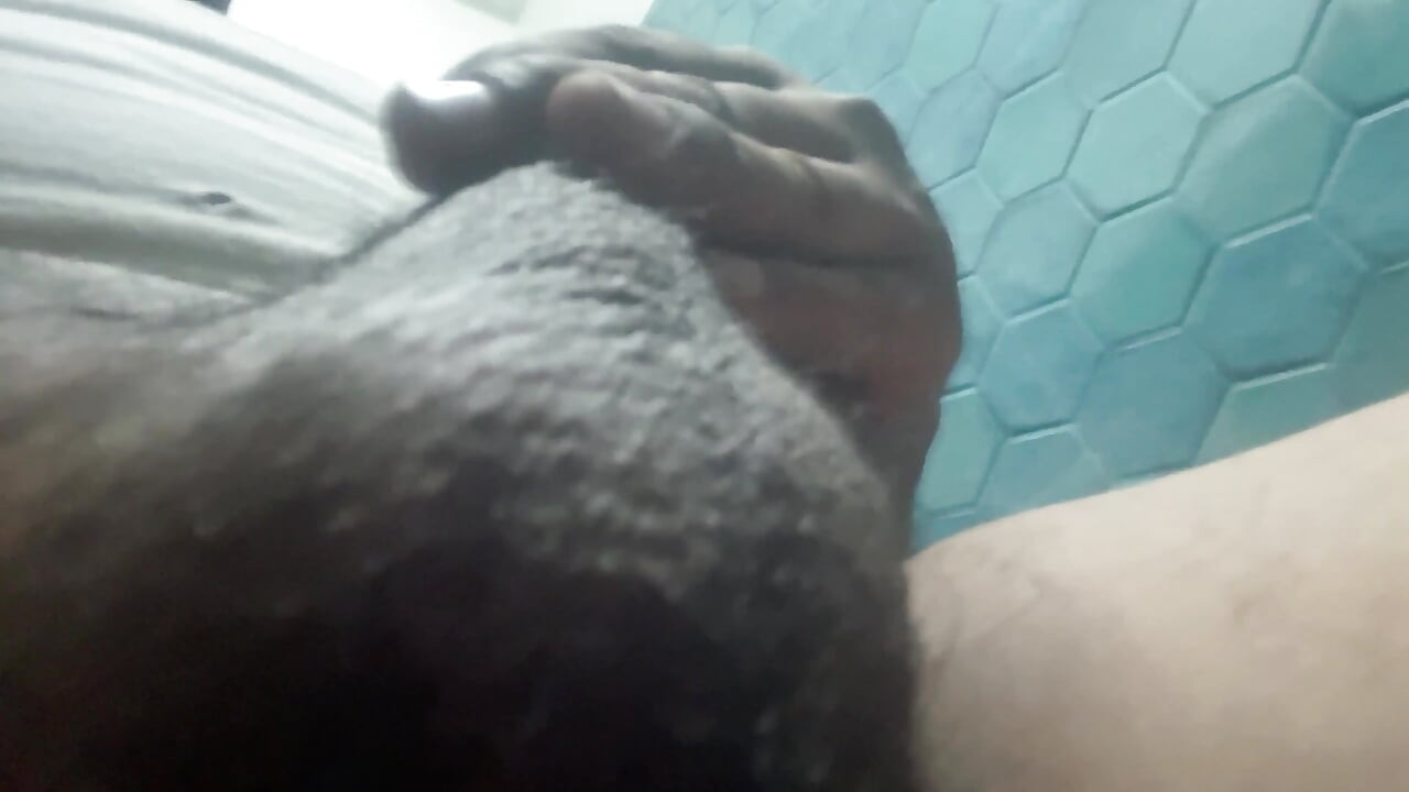 检查我的鸡巴并开始自慰