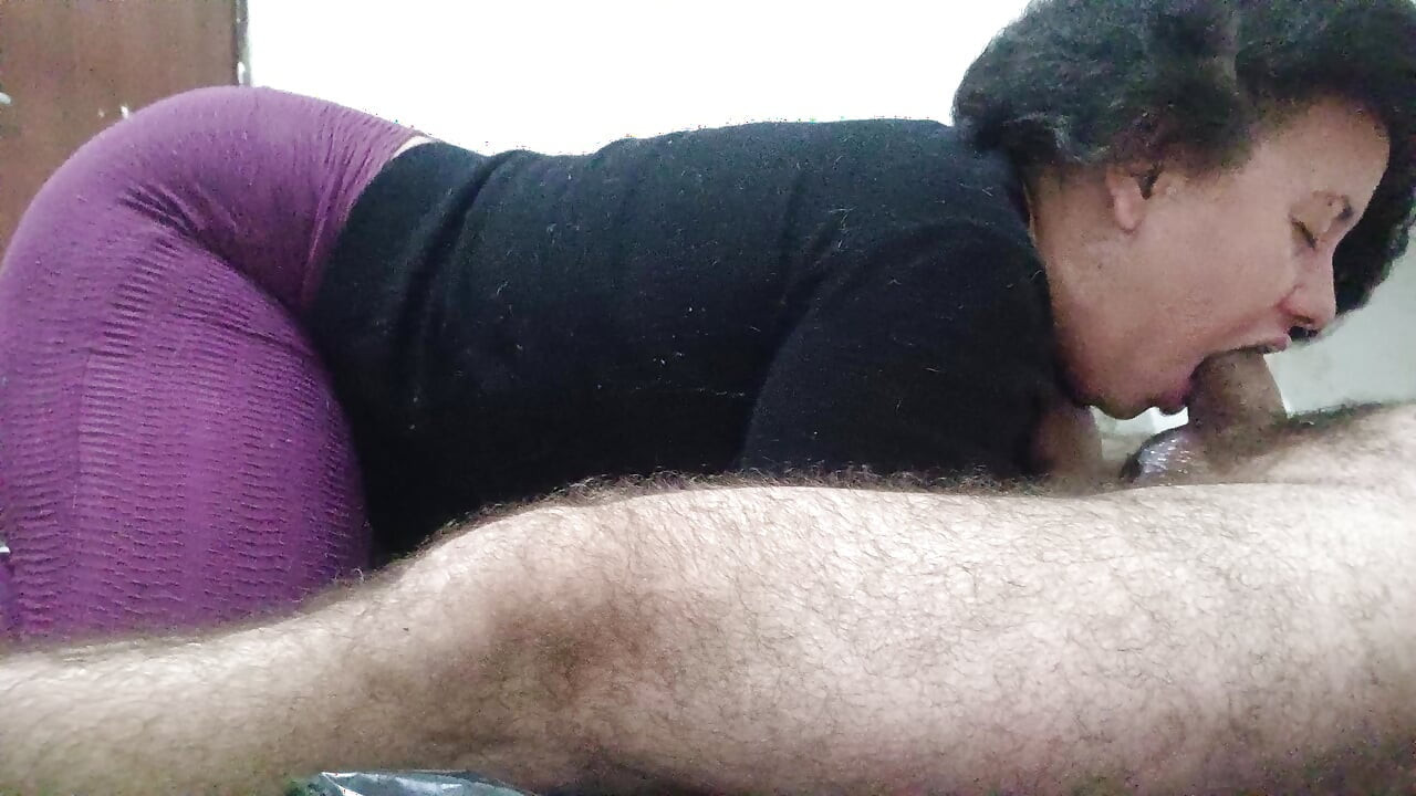 GYM BLOWJOB, SHE ARRIVES THIRSTY FOR A WET BLOWJOB