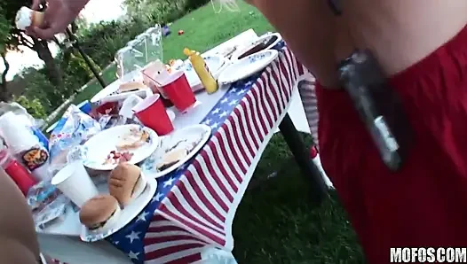 Mofos - vier auf den vierten, Grils werden wild in der pause