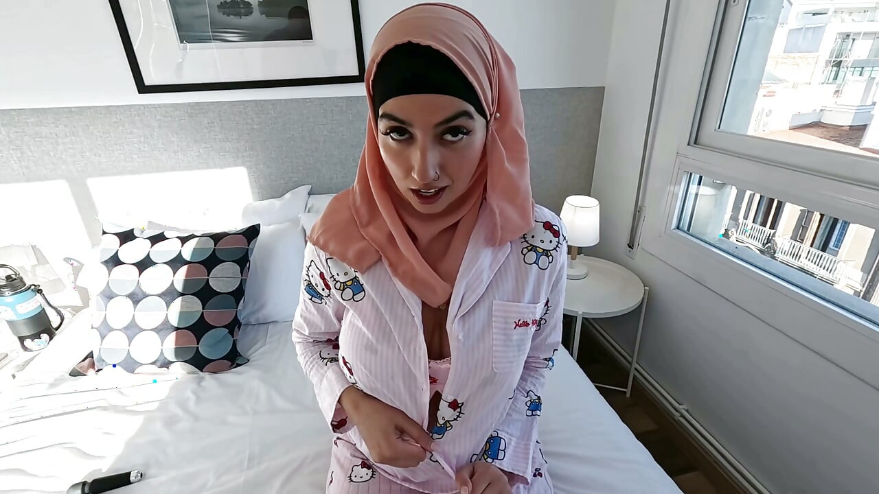 Soția musulmană Hijabi Aaliyah Yasin îi este infidelă soțului ei