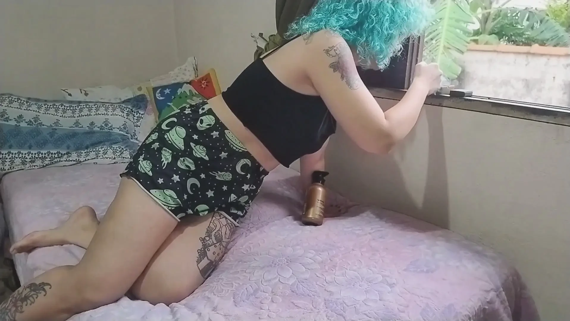 来看我湿润我美丽的小脚