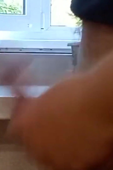 חברה הייתה צריכה את הזרע שלי והיא מאוננת לי את הזין עד שאני גומר בצנצנת