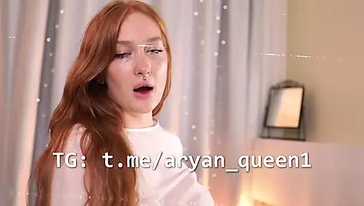 Aku lagi asik ngentot memek aduhaiku pakai mesin seks - aryan queen