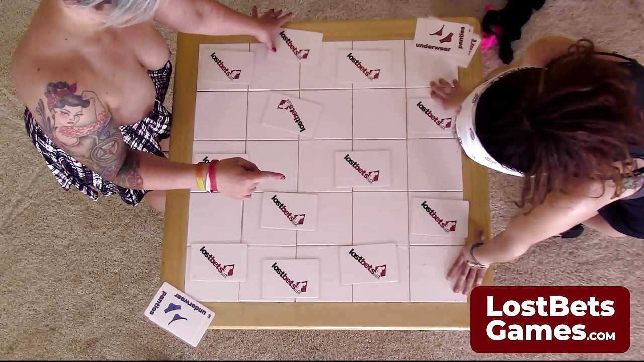 Jedinstveni preokret tokom igranja igara "Striptiz memorija"