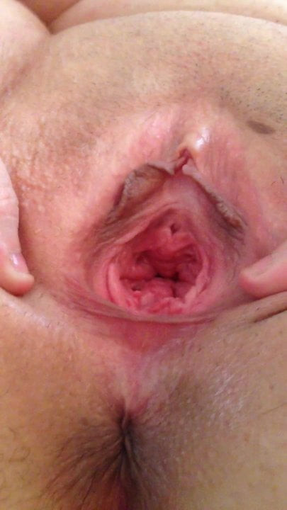 Pepek merah jambu yang cantik