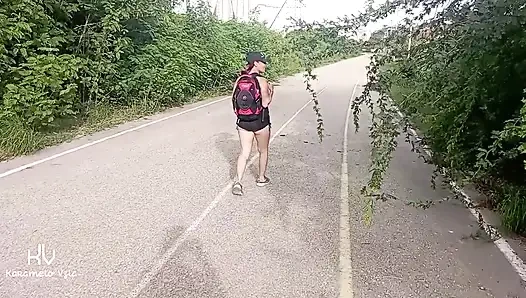 Cowok mesum nunjukin kontolnya di depan umum dan aku nggak bisa menahan diri untuk ngentot di gedung bekas