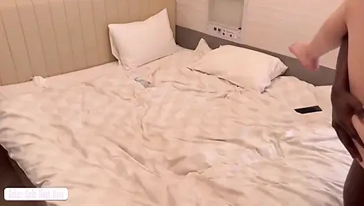 Weihnachtsüberraschung mit mutigem Charme, intensive Begegnung baut sich zu einem unvergesslichen creampie-Geschenkmoment auf