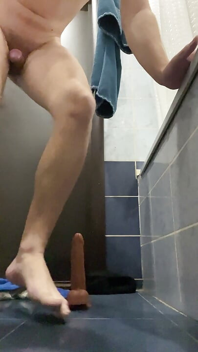 Femboy fucks herself in the ass