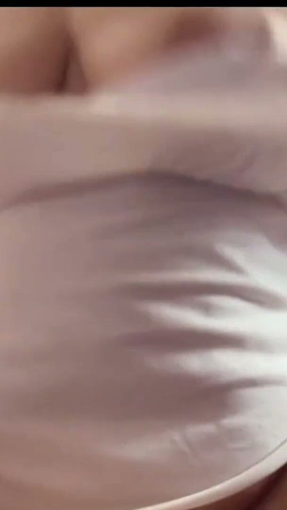 tjej med stora bröst och stor röv hoppar hårt på sin pojkväns kuk - XXX Video | Klippa 1