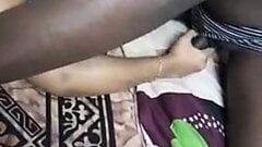 Тамильский массаж пары - муженек снимает на видео