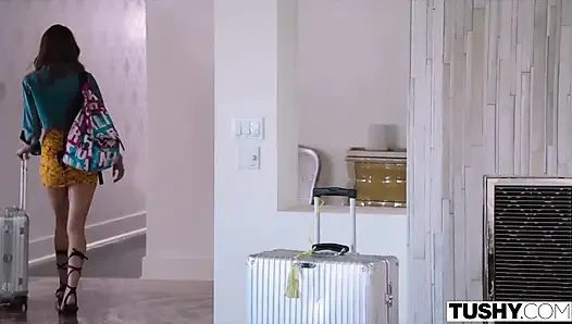 Tushy, sie fand den perfekten ort, um von ihrem chef gedehnt zu werden