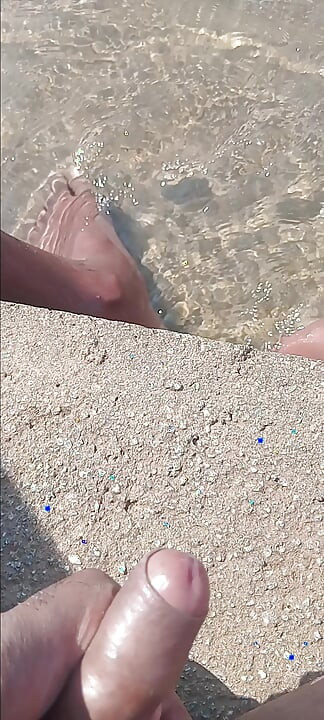 水と屋外でのマスターバリングは最高に気持ちいいです