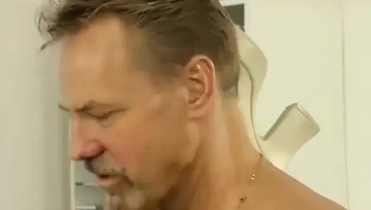 Pelacur Keriting Sharon